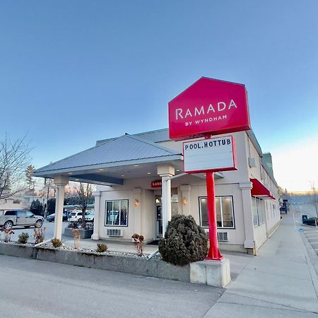 Ramada By Wyndham Hotel Quesnel Eksteriør billede