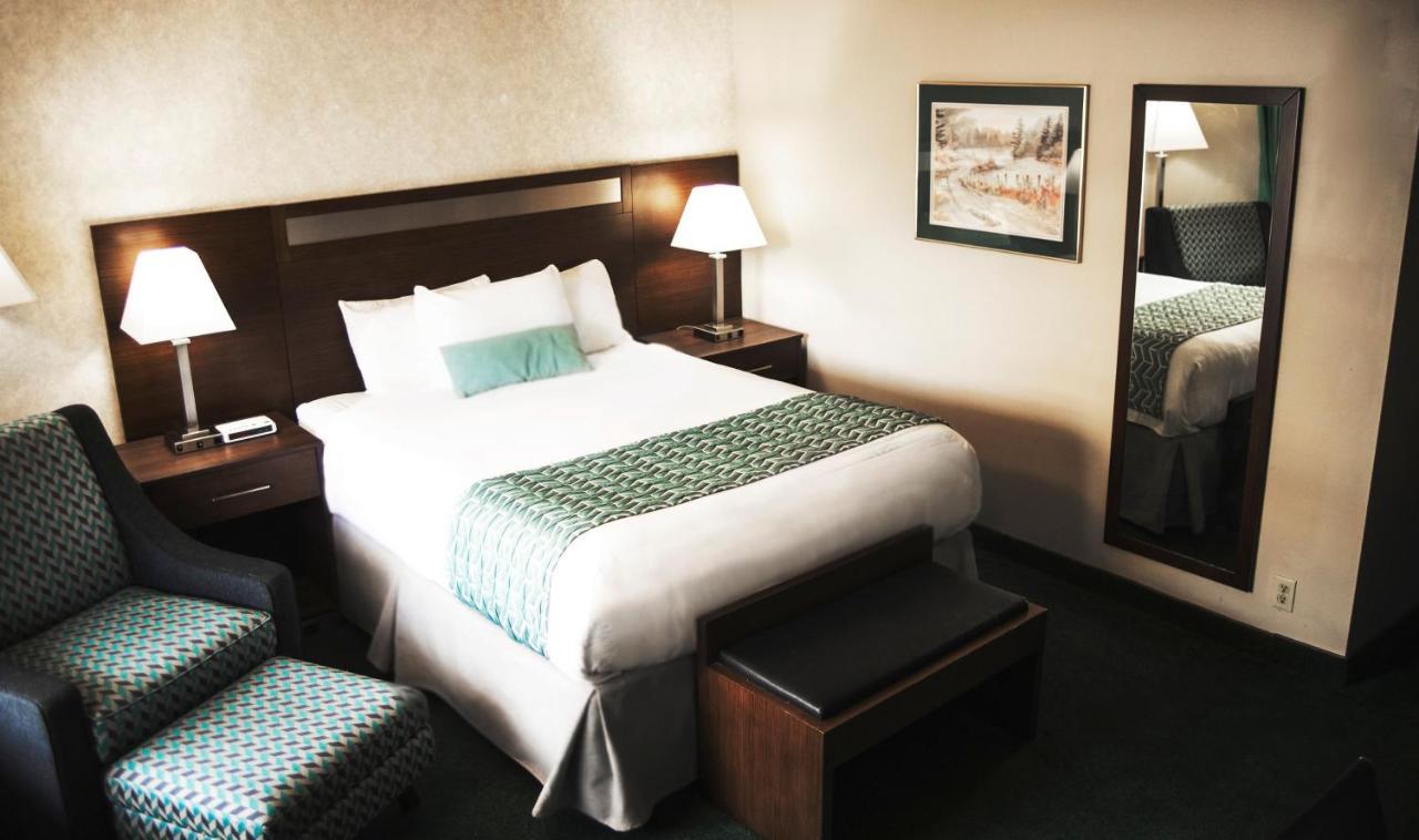 Ramada By Wyndham Hotel Quesnel Eksteriør billede