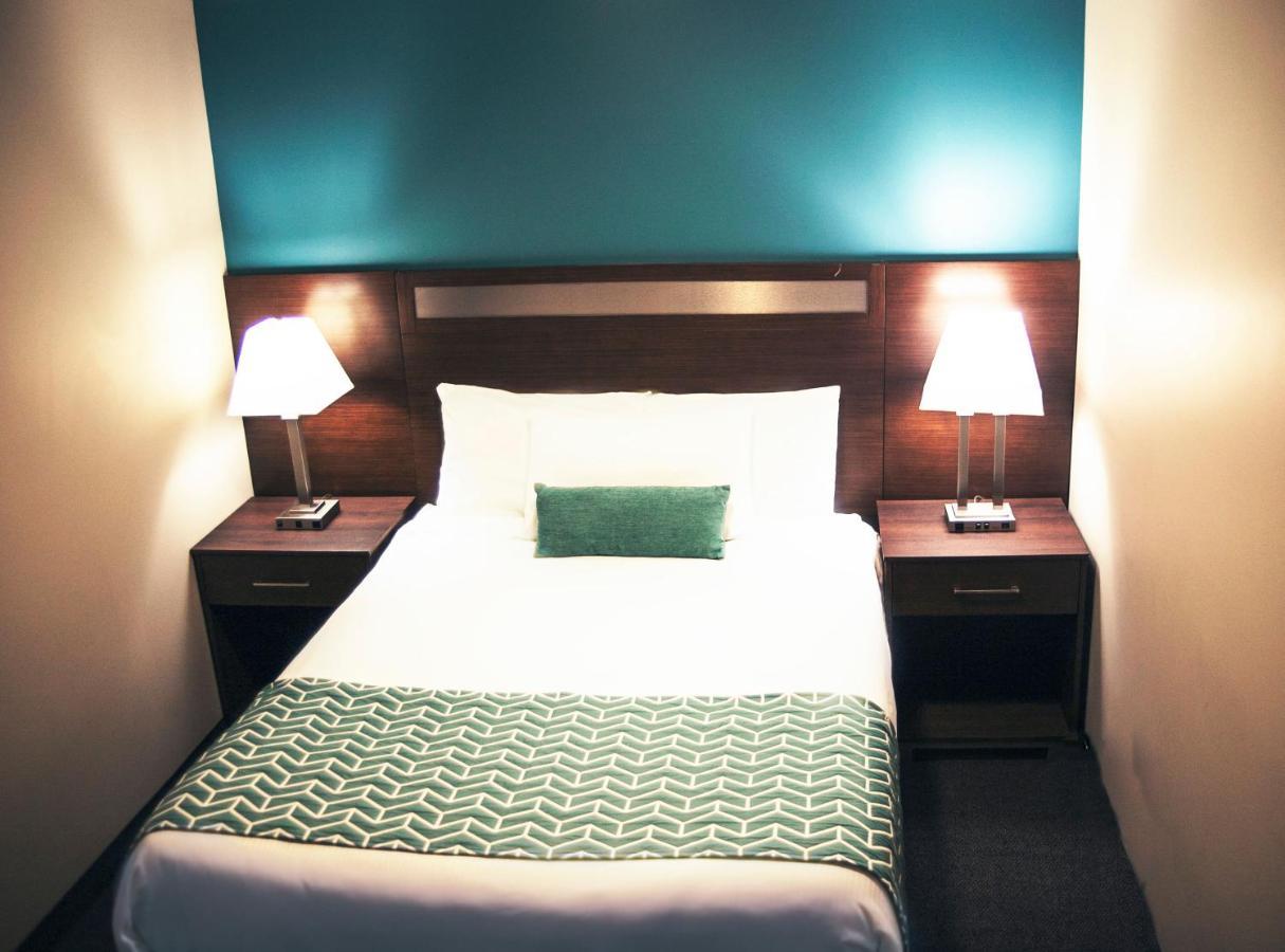 Ramada By Wyndham Hotel Quesnel Eksteriør billede