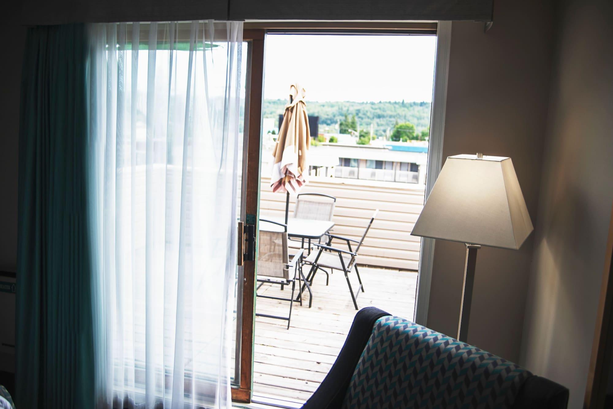Ramada By Wyndham Hotel Quesnel Eksteriør billede