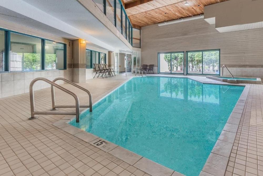 Ramada By Wyndham Hotel Quesnel Eksteriør billede