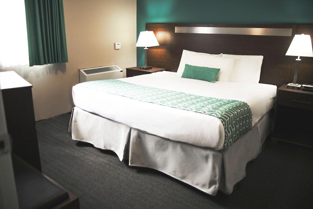 Ramada By Wyndham Hotel Quesnel Eksteriør billede