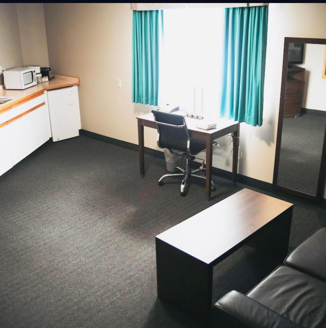Ramada By Wyndham Hotel Quesnel Eksteriør billede